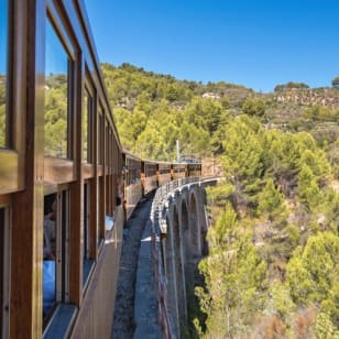 Recorrido por la isla de Mallorca: Autobús, tren, tranvía y barco