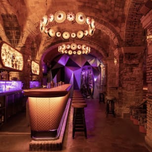 Fiesta clandestina y discoteca VIP en Barcelona
