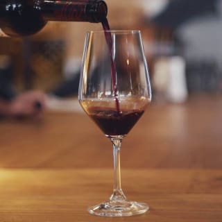 Degustación de 3 copas de vino y 3 tapas en Vinopremier 3