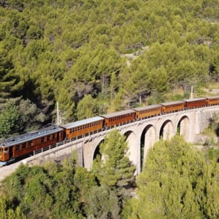 Excursión autoguiada por Mallorca de Palma a Sa Calobra (tren, tranvía y barco de Sóller)