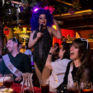Cena buffet con barra libre de bebidas y espectáculo Drag 2