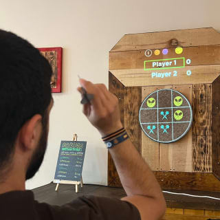 Juego de dardos interactivo + cerveza en El Hachazo Valencia 2