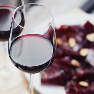 Surtido de ibéricos y botella de vino para 2 en Vinopremier 1