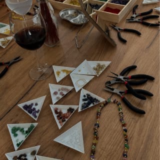 Taller de joyas con vino ilimitado 1