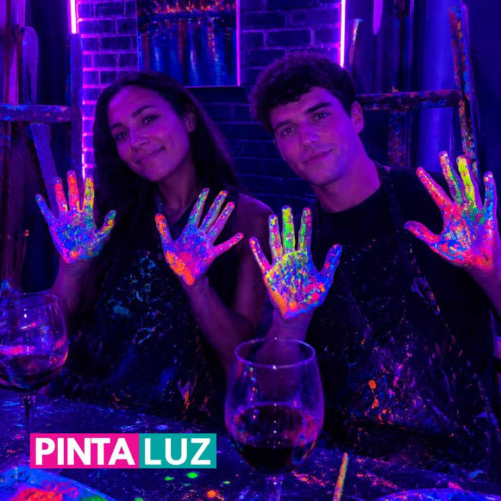 Pinta Luz  Art & Wine, Taller de pintura neon (solo para adultos)
