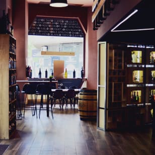 3 cervezas artesanas y 3 tapas en Vinopremier