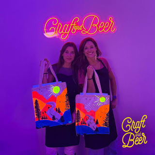 El Vermut Creativo de Madrid: pinta tu tote bag con neón y disfruta del aperitivo en Malasaña 1