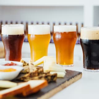 Cata de Cervezas Artesanas + Degustación de Quesos y Chocolate 1